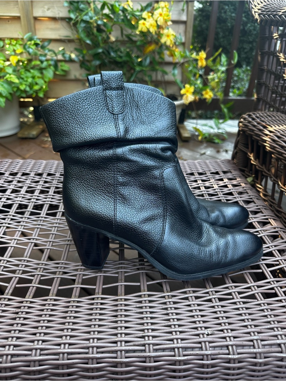 CJ Kirstin circa Joan & David Classic Black Leather Fold-Over Ankle Booties 9.5